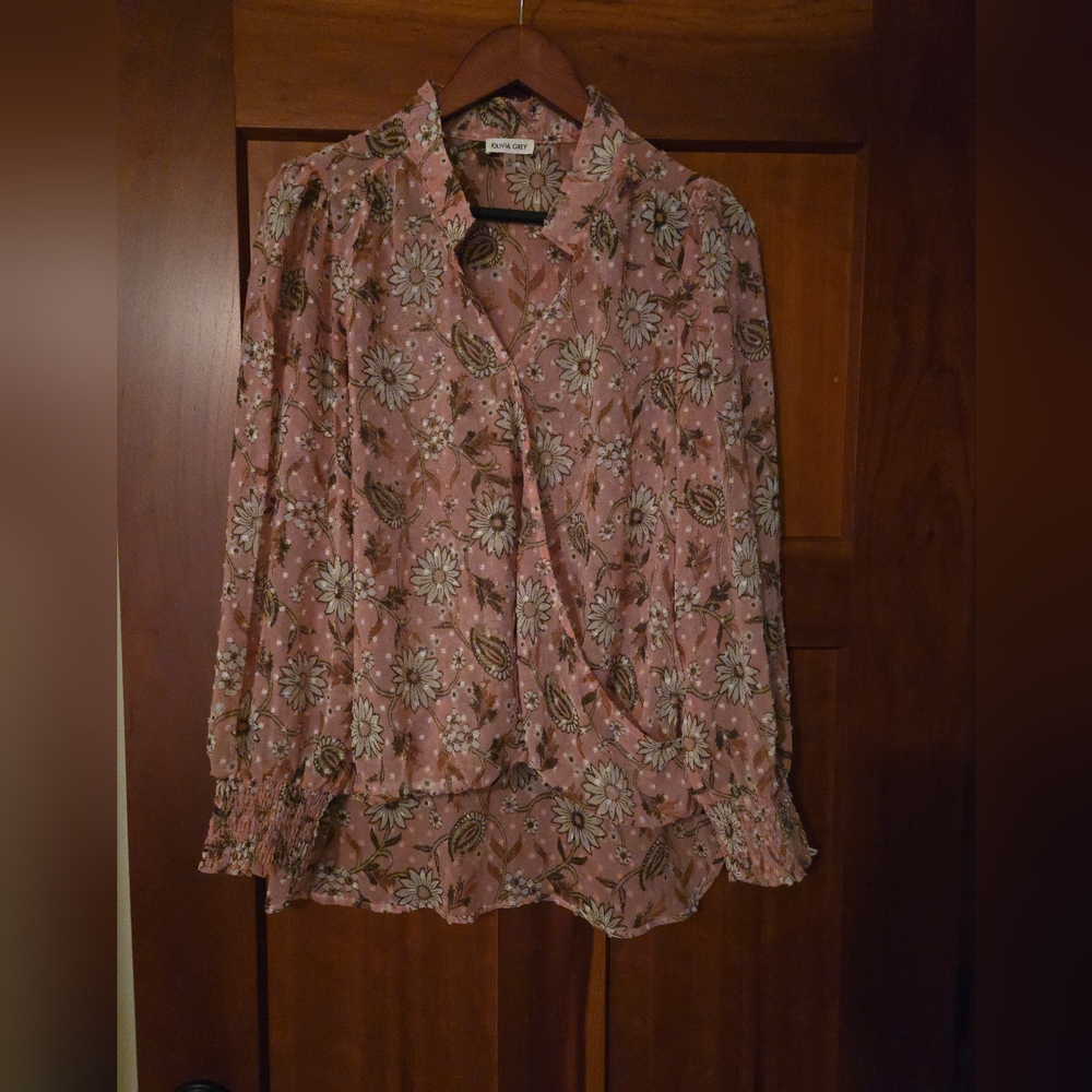 Olivia Grey High-Low Floral Pink Daisy Blouse From Dailylook - NEW Sz M